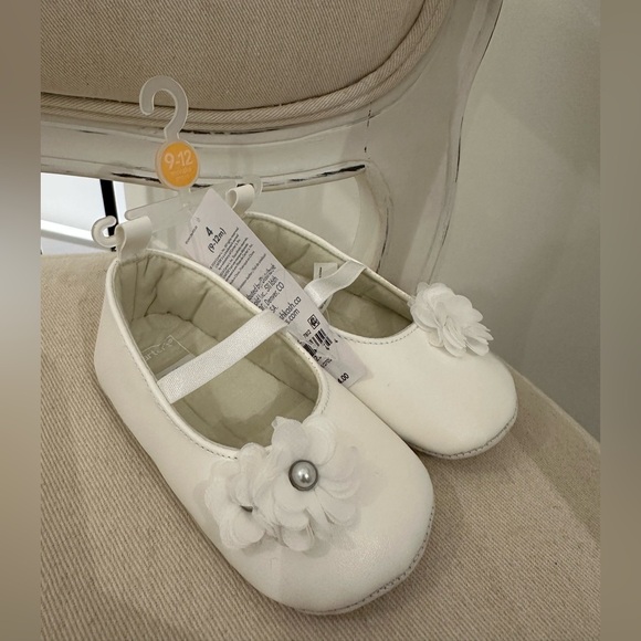 🦢 Baby 9~12 Mth Fancy Dress Ballet Style White Shoes With Pearls NWT - Picture 1 of 6